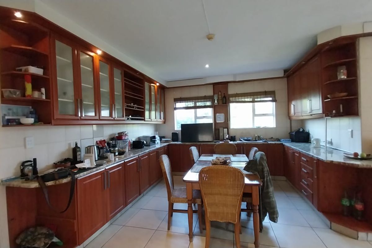 Spacious 5-Bedroom Double-Story Home for Rent - Photo 5