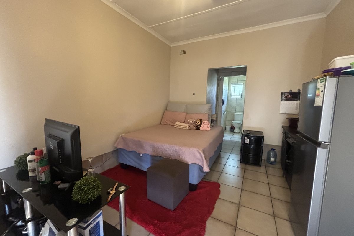 Guest House for Sale - Photo 3