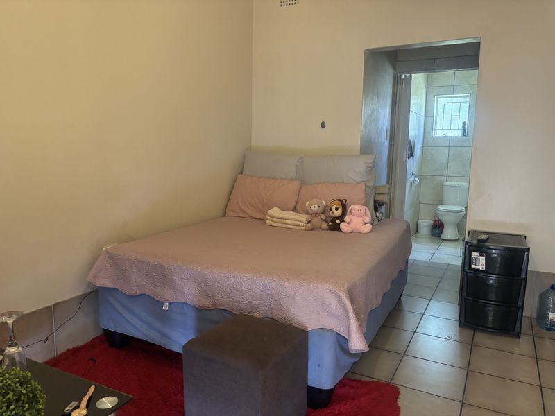 Guest House for Sale - Photo 6