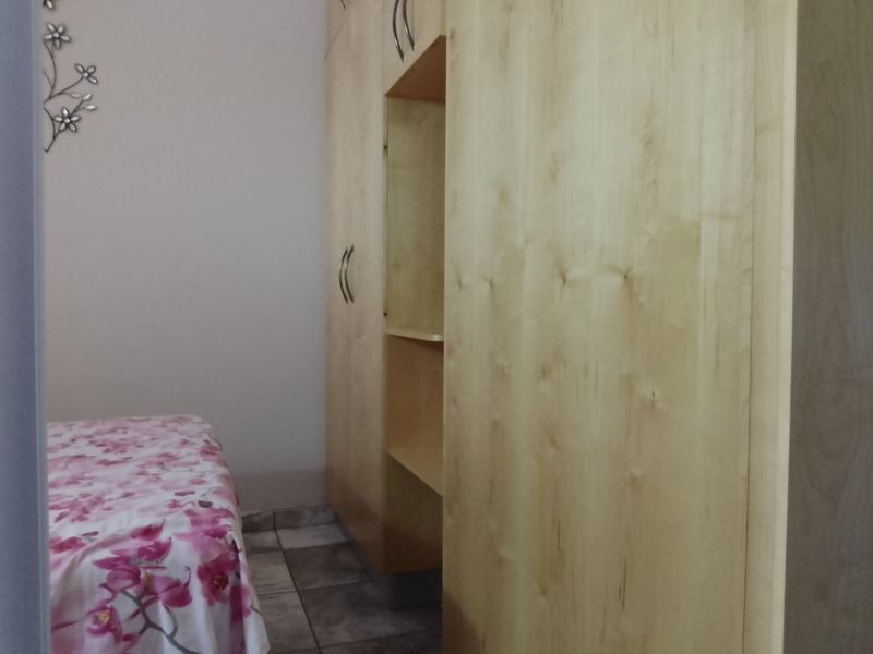 2 Bedroom Furnished Groundfloor Unit - Photo 7