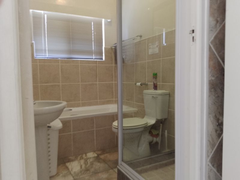 2 Bedroom Furnished Groundfloor Unit - Photo 8