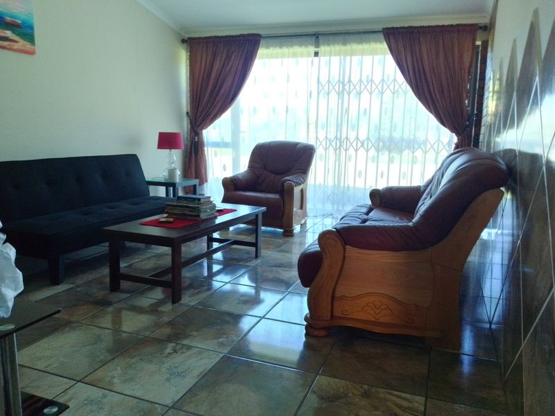 2 Bedroom Furnished Groundfloor Unit - Photo 5