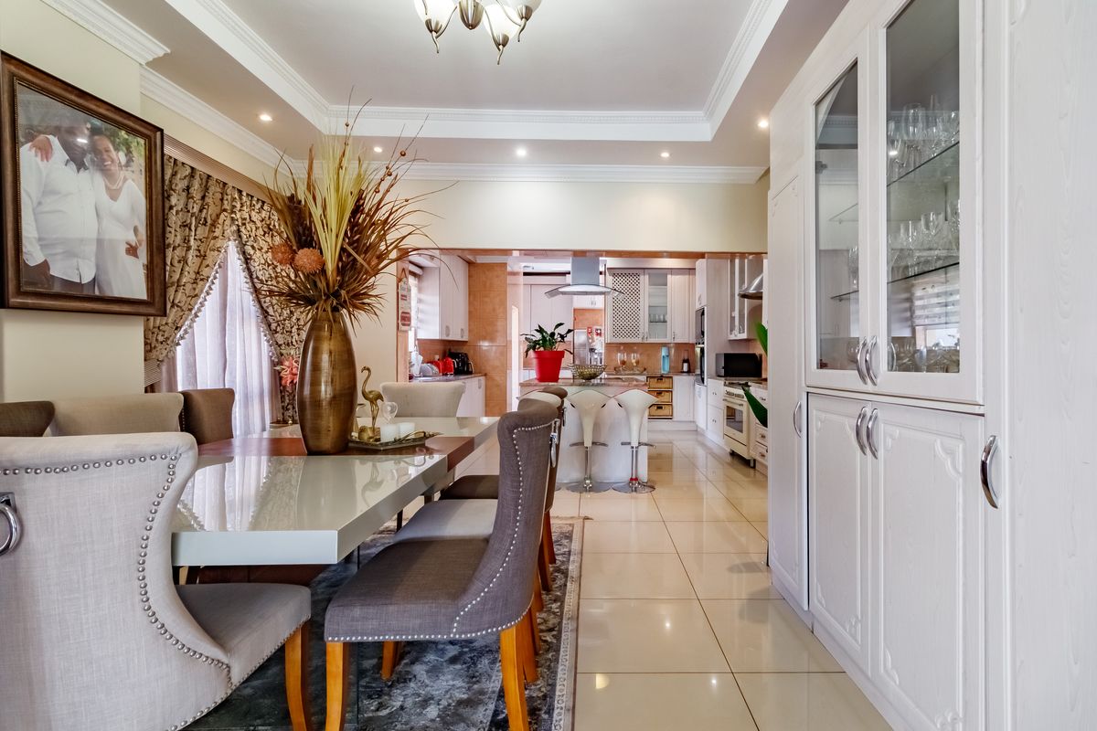 Cozy Comfort Awaits: Discover the Warmth of Your Dream Home. - Photo 3