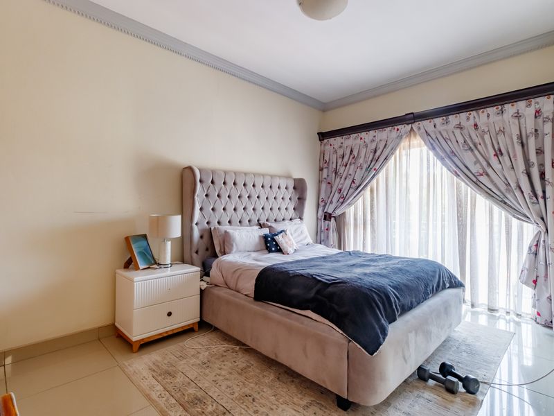 Cozy Comfort Awaits: Discover the Warmth of Your Dream Home. - Photo 10