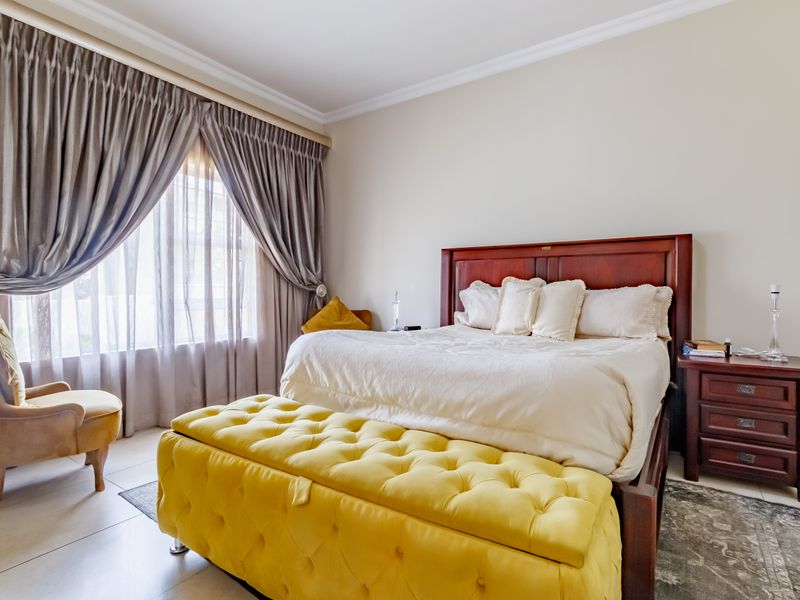 Cozy Comfort Awaits: Discover the Warmth of Your Dream Home. - Photo 9