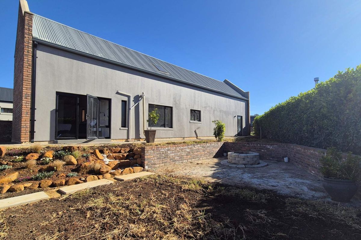 Stylish Home with Loft & Vineyard Access - Photo 4