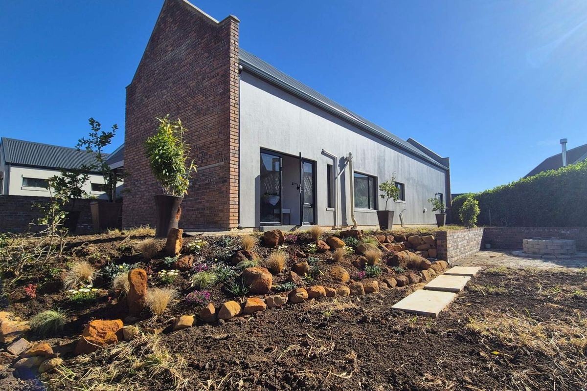 Stylish Home with Loft & Vineyard Access - Photo 3