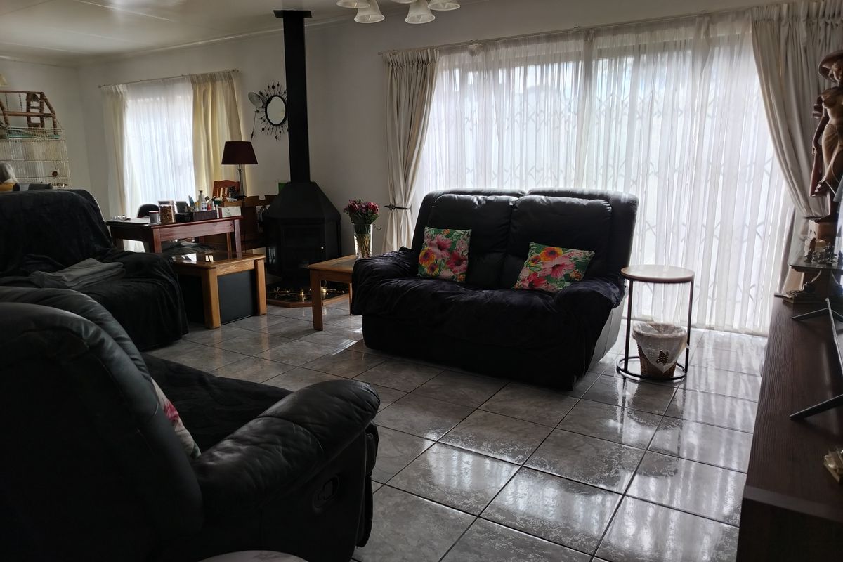 SPACE GALORE, CHARMING HOME, GREAT ENTERTAINMENT - Photo 4