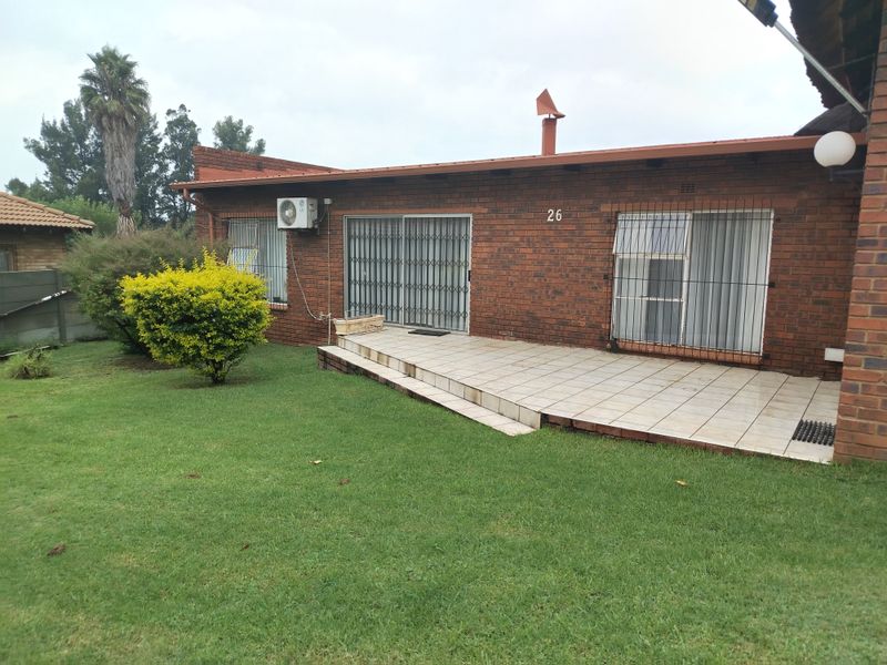 SPACE GALORE, CHARMING HOME, GREAT ENTERTAINMENT - Photo 2