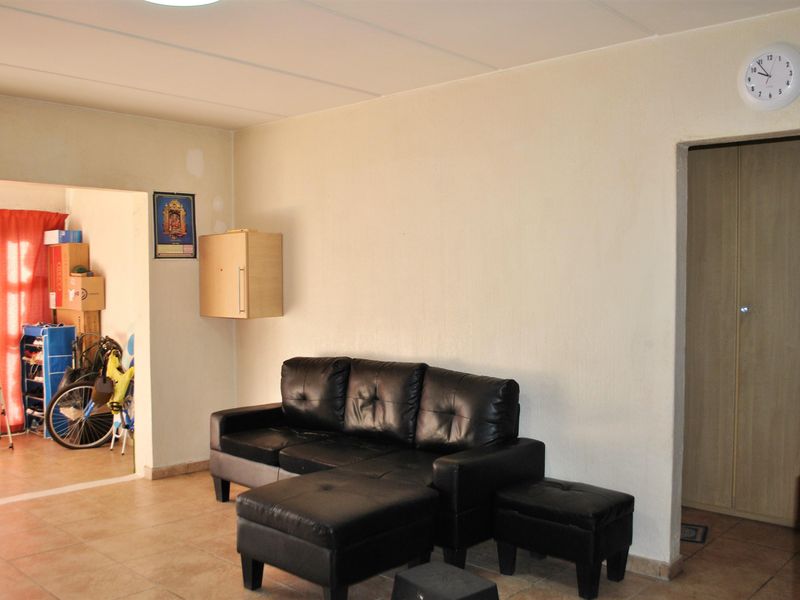 Attractive Ground Floor Apartment in San Martino Complex. - Photo 4