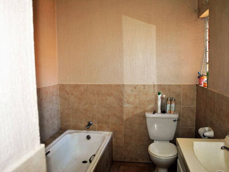 Attractive Ground Floor Apartment in San Martino Complex. - Photo 9