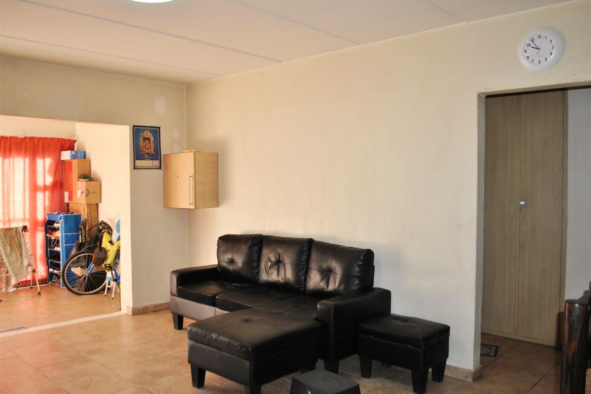 Attractive Ground Floor Apartment in San Martino Complex. - Photo 4