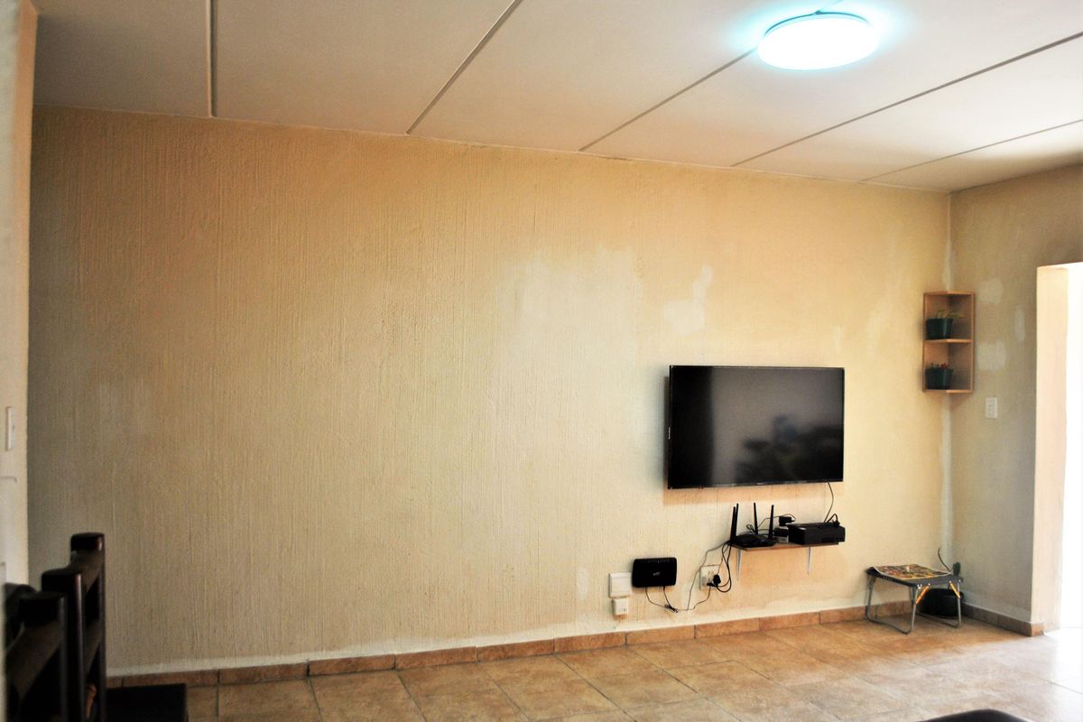 Attractive Ground Floor Apartment in San Martino Complex. - Photo 5