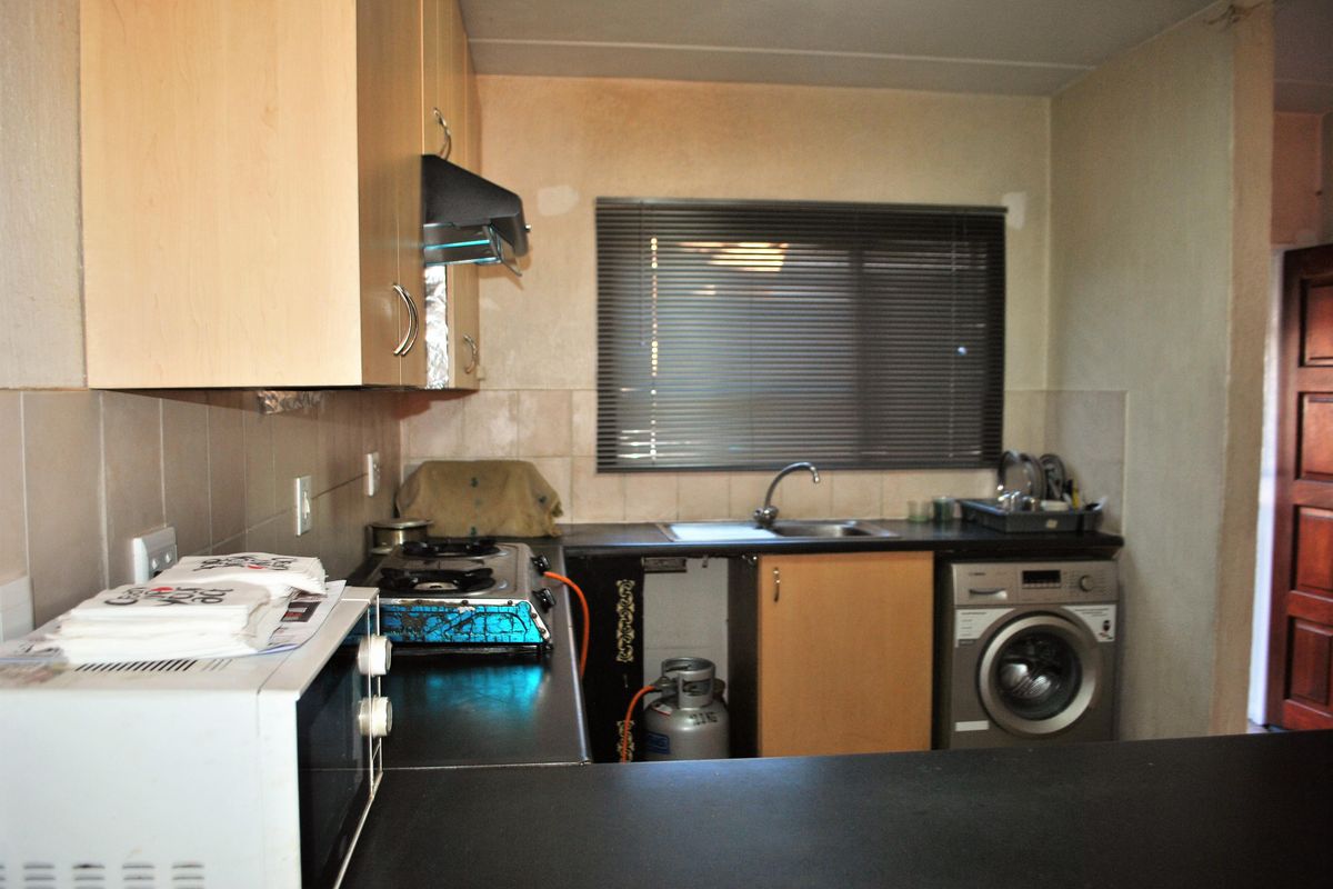 Attractive Ground Floor Apartment in San Martino Complex. - Photo 3