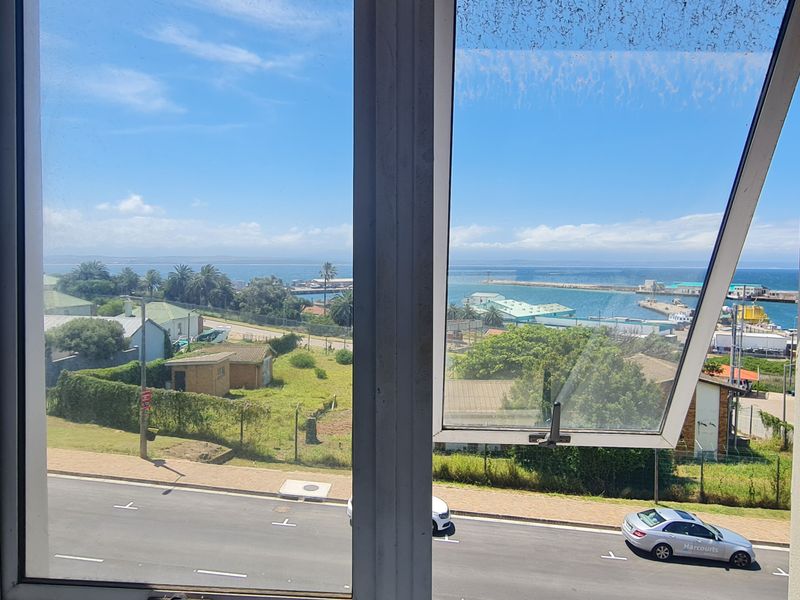 Stunning 3-Bedroom Double-Story Apartment with Spectacular Harbour Views - Photo 6