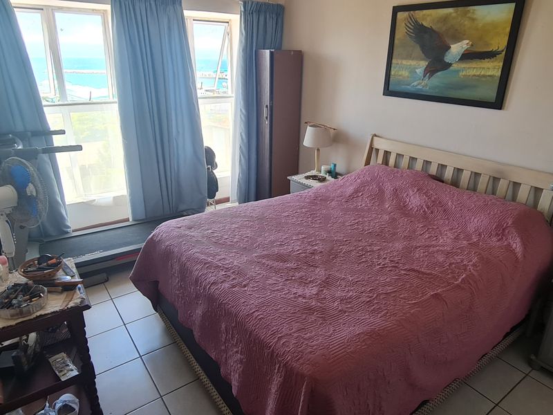 Stunning 3-Bedroom Double-Story Apartment with Spectacular Harbour Views - Photo 8