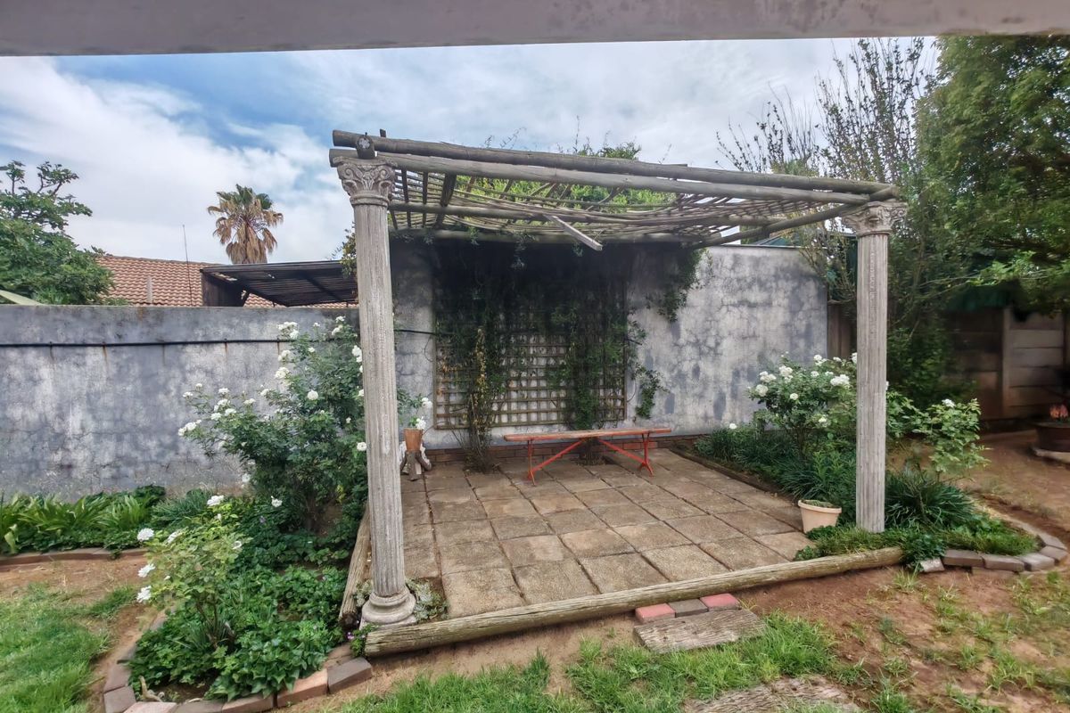 Super neat 3 bedroom house for sale in Sasolburg - Photo 4