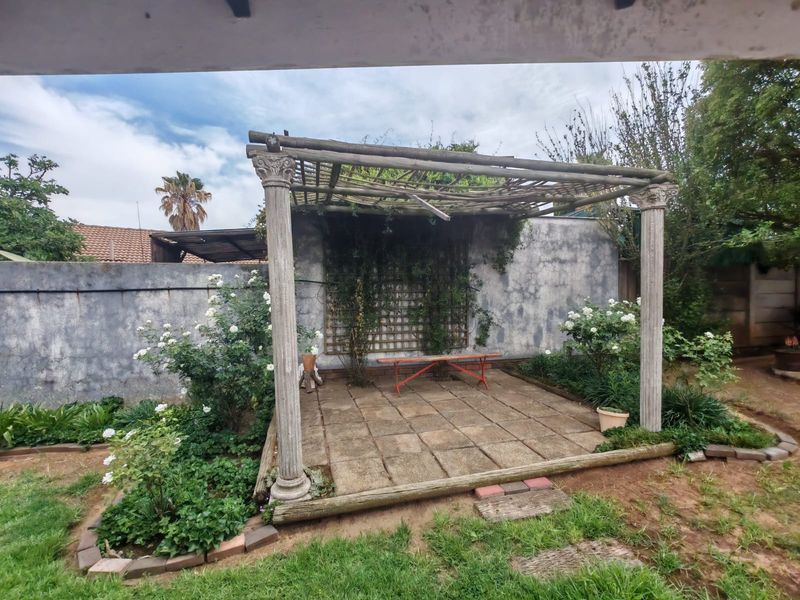 Super neat 3 bedroom house for sale in Sasolburg - Photo 4