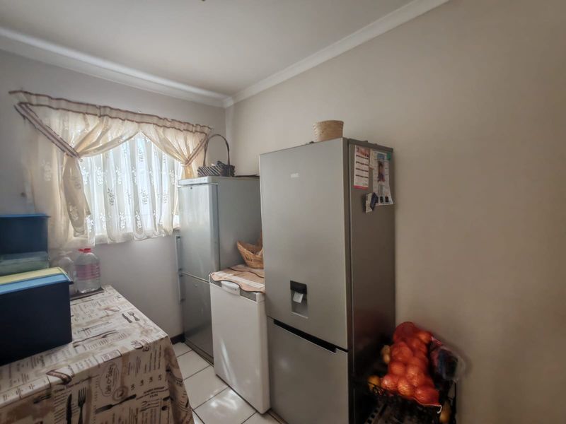 Super neat 3 bedroom house for sale in Sasolburg - Photo 8