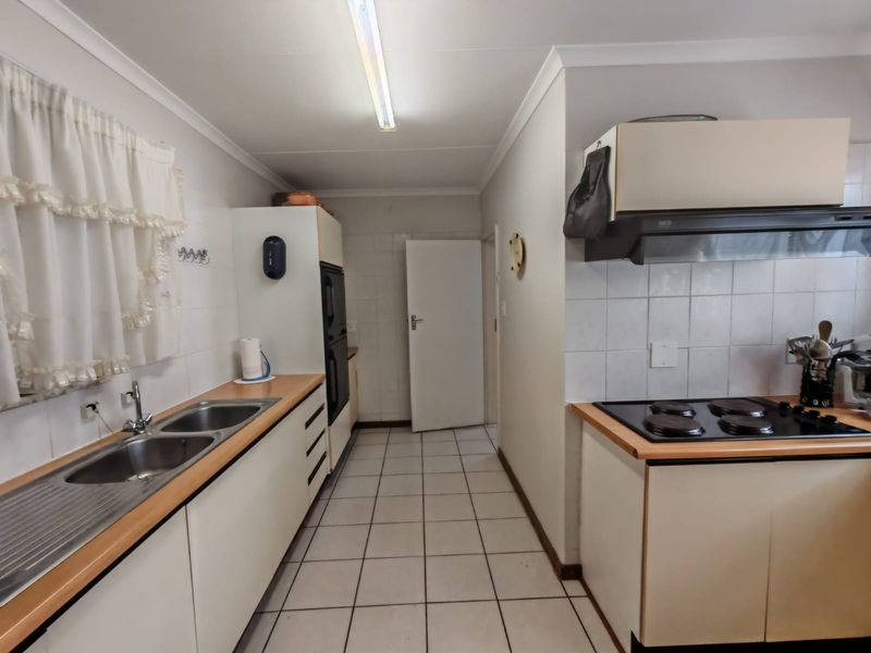 Super neat 3 bedroom house for sale in Sasolburg - Photo 7