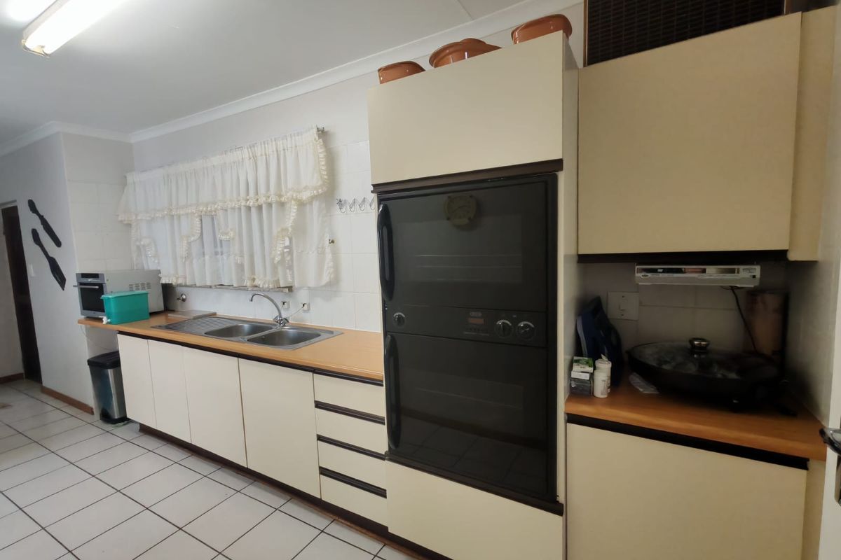 Super neat 3 bedroom house for sale in Sasolburg - Photo 5