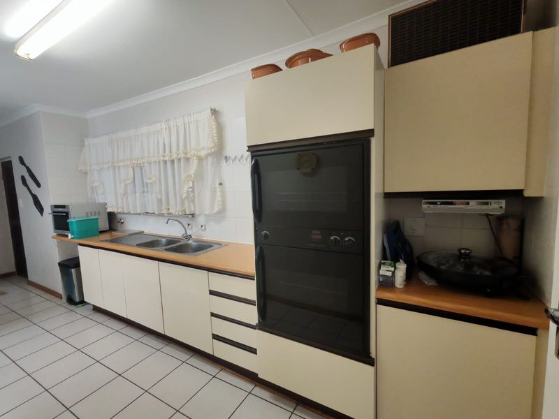 Super neat 3 bedroom house for sale in Sasolburg - Photo 5