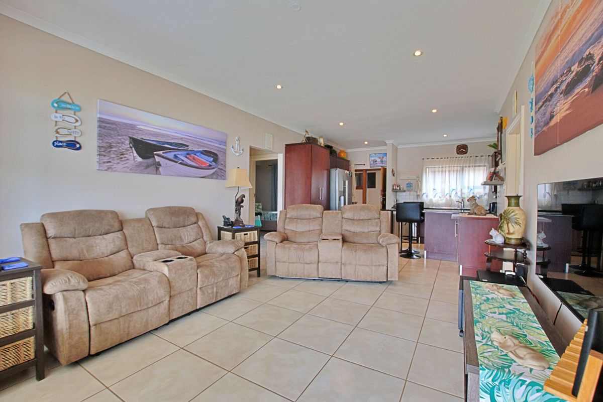 For Sale: 3-Bedroom Coastal Escape with Panoramic Sea Views - Photo 5