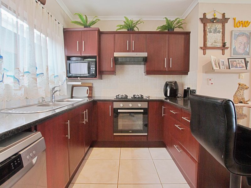 For Sale: 3-Bedroom Coastal Escape with Panoramic Sea Views - Photo 7