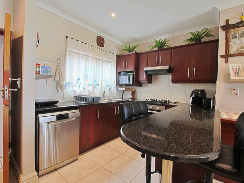 For Sale: 3-Bedroom Coastal Escape with Panoramic Sea Views - Photo 6