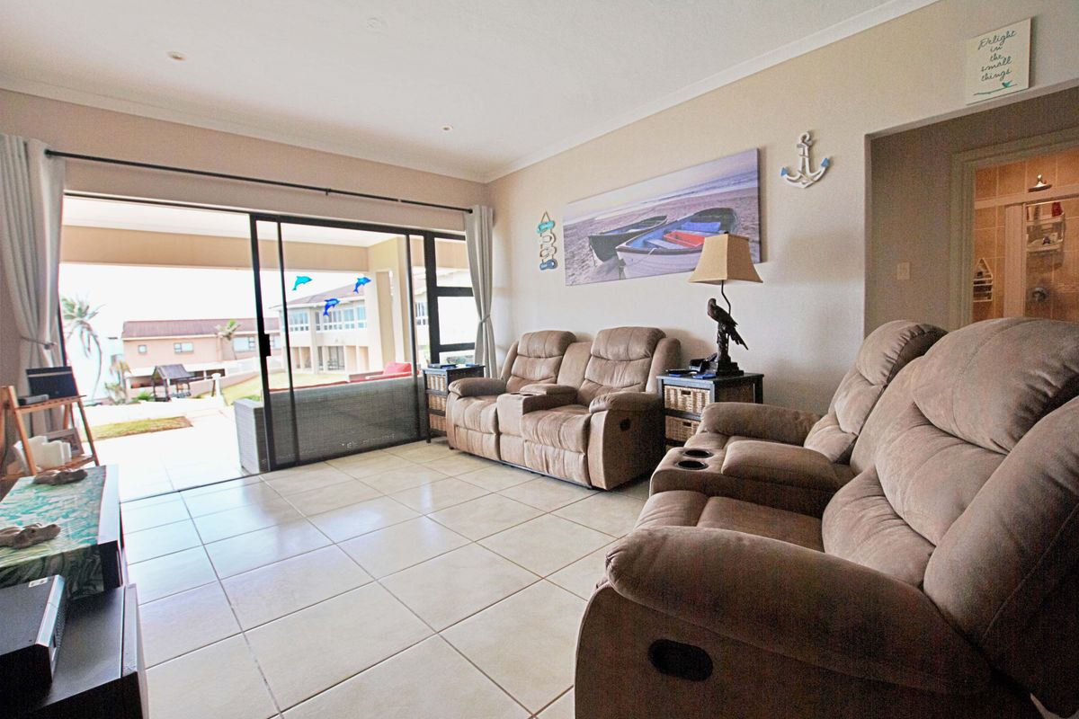 For Sale: 3-Bedroom Coastal Escape with Panoramic Sea Views - Photo 4