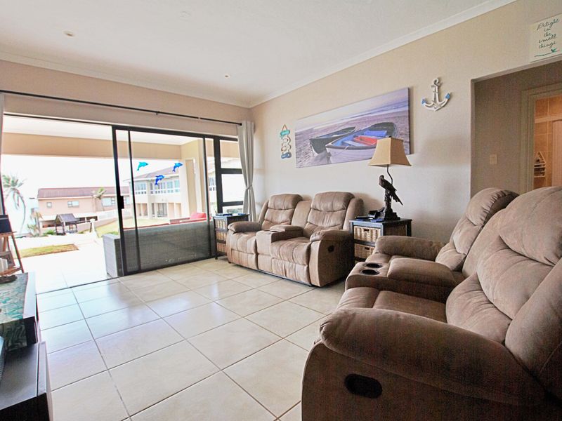 For Sale: 3-Bedroom Coastal Escape with Panoramic Sea Views - Photo 4