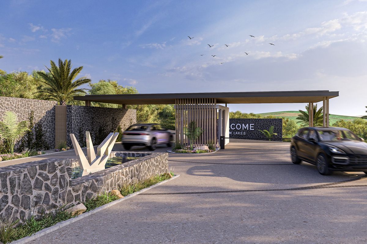 ** Beautiful Townhouse on Secure Estate ** - Photo 5