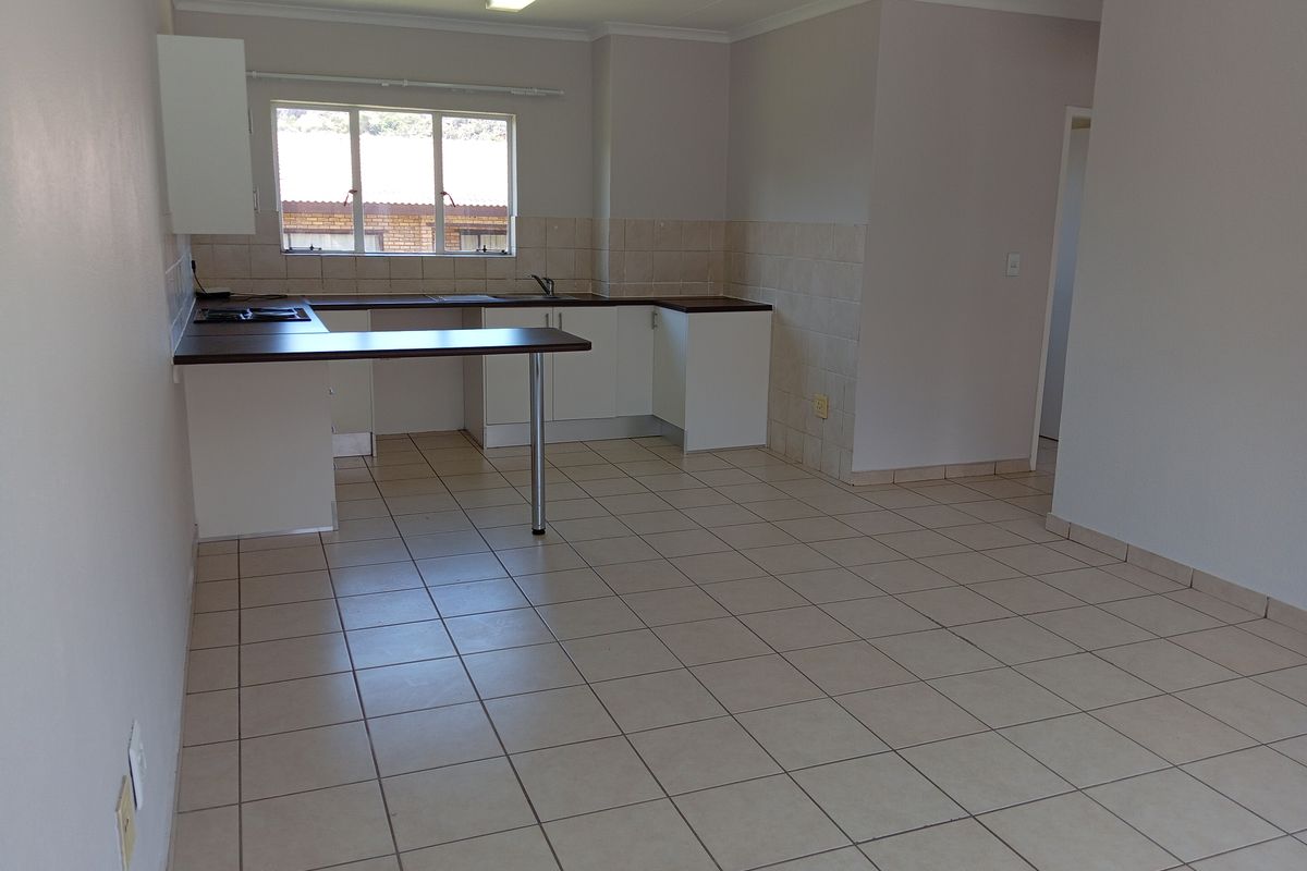 2 bedroom townhouse to rent in Meredale - Photo 3