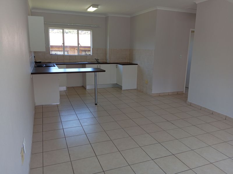 2 bedroom townhouse to rent in Meredale - Photo 3
