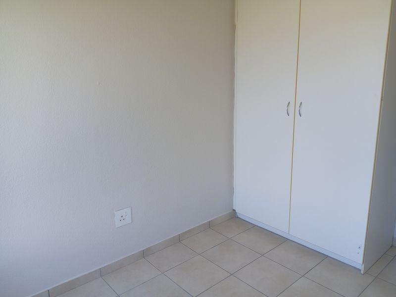 2 bedroom townhouse to rent in Meredale - Photo 8