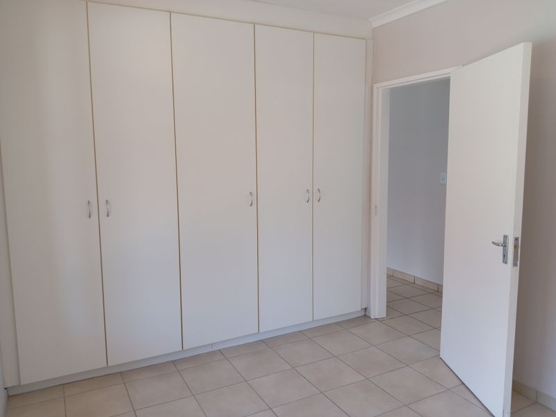 2 bedroom townhouse to rent in Meredale - Photo 6