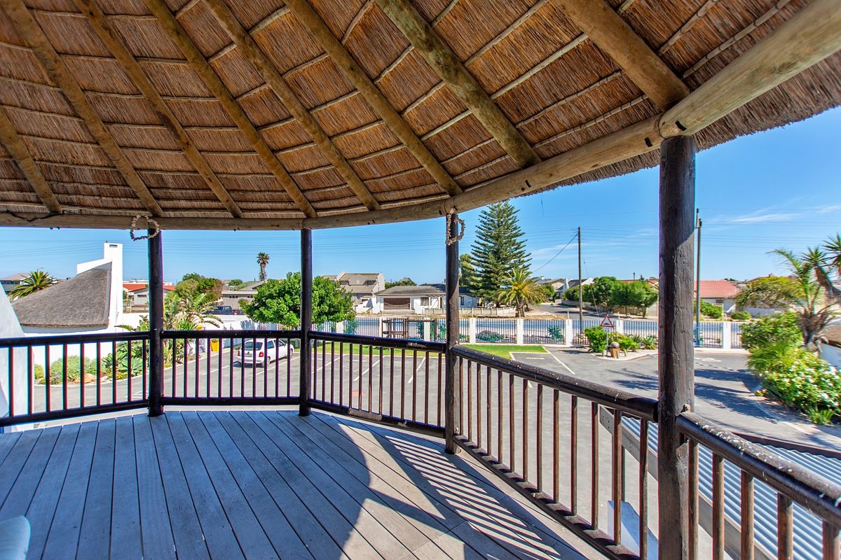 Coastal Comfort in a Secure Complex – Fully Furnished & Just 300m from the Beach - Photo 2
