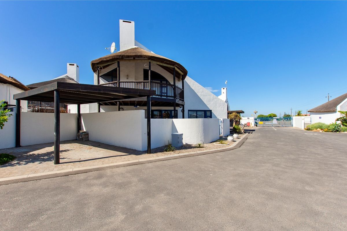 Coastal Comfort in a Secure Complex – Fully Furnished & Just 300m from the Beach - Photo 3