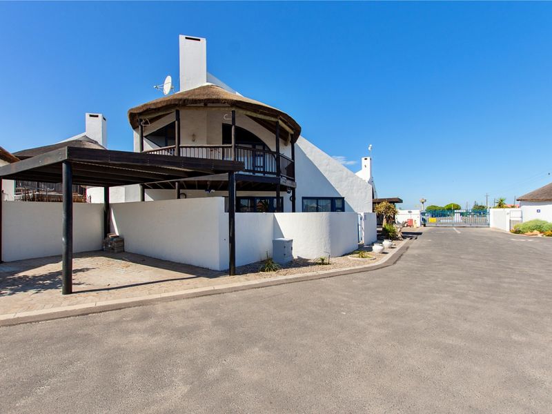 Coastal Comfort in a Secure Complex – Fully Furnished & Just 300m from the Beach - Photo 3