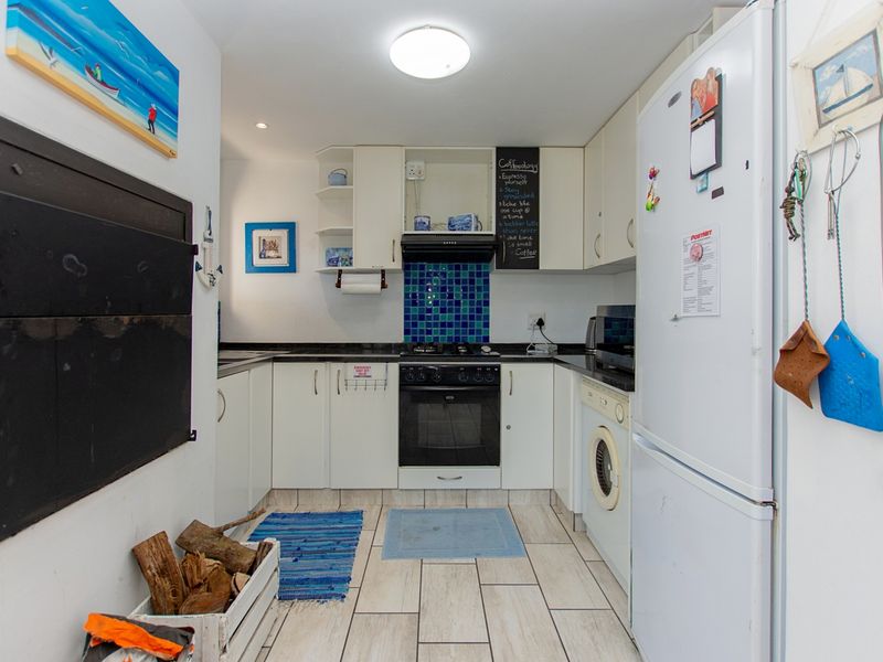 Coastal Comfort in a Secure Complex – Fully Furnished & Just 300m from the Beach - Photo 9