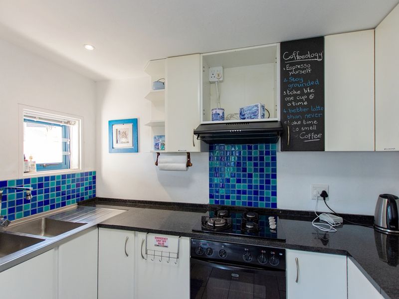 Coastal Comfort in a Secure Complex – Fully Furnished & Just 300m from the Beach - Photo 8