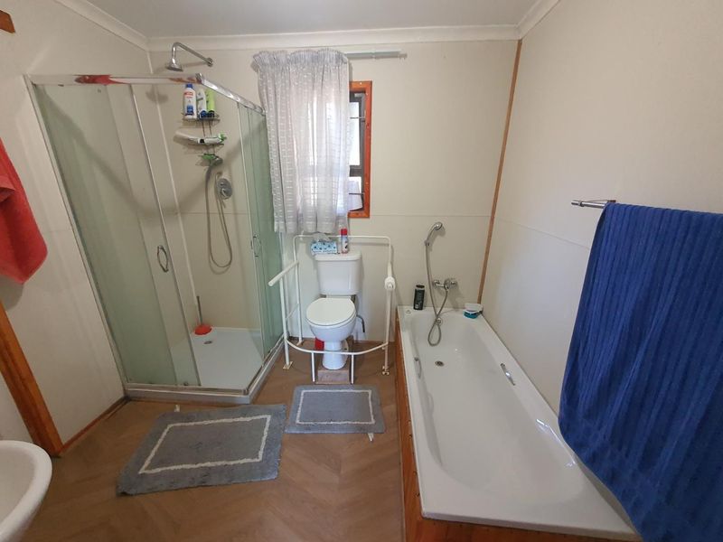 Spacious family home in secure Gated community. - Photo 8