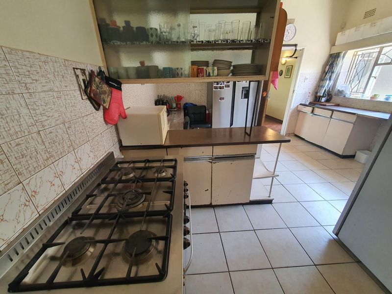 Spacious family home in secure Gated community. - Photo 7