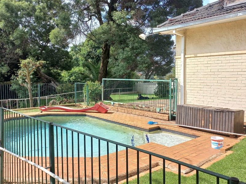 Spacious family home in secure Gated community. - Photo 3