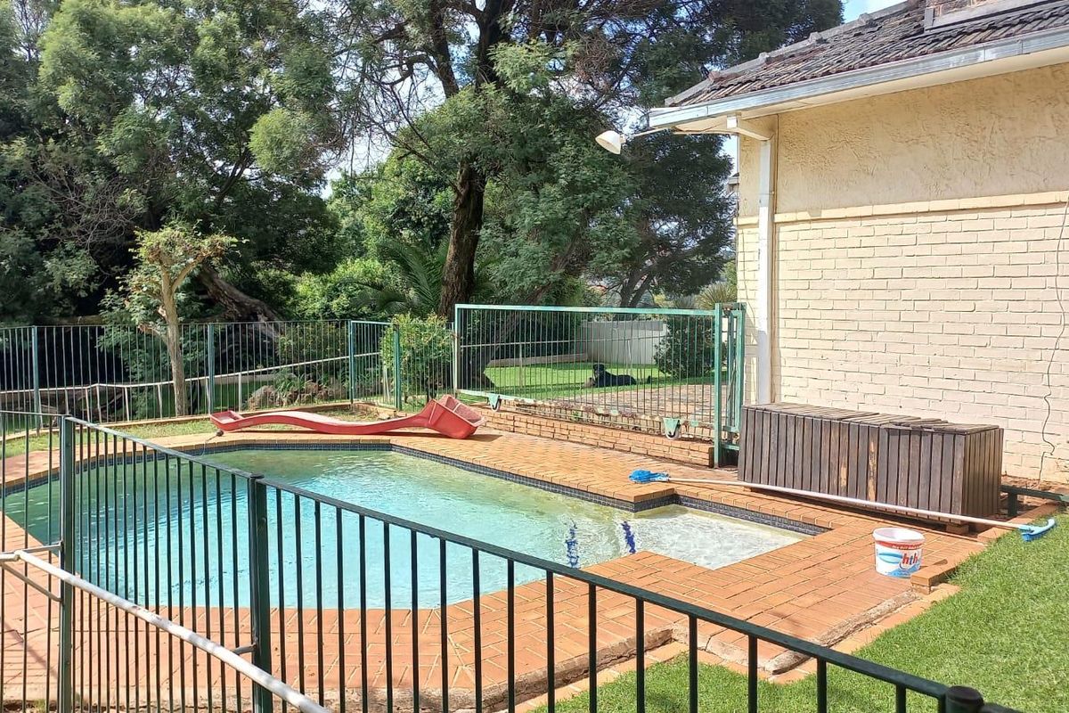 Spacious family home in secure Gated community. - Photo 3