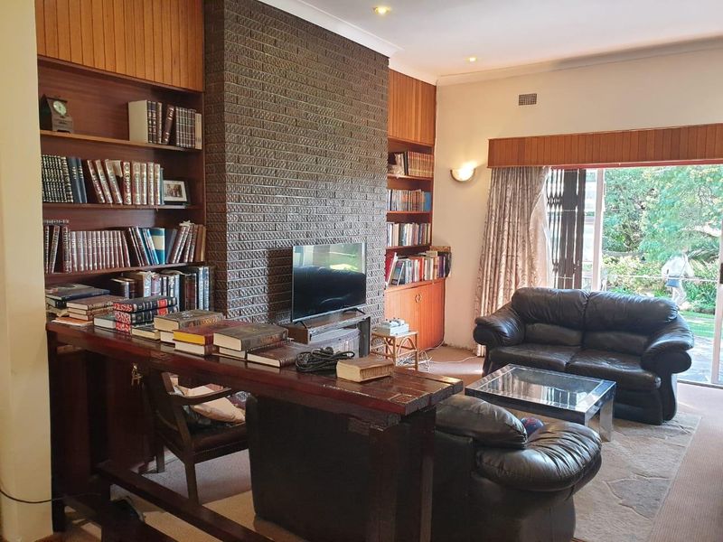 Spacious family home in secure Gated community. - Photo 4