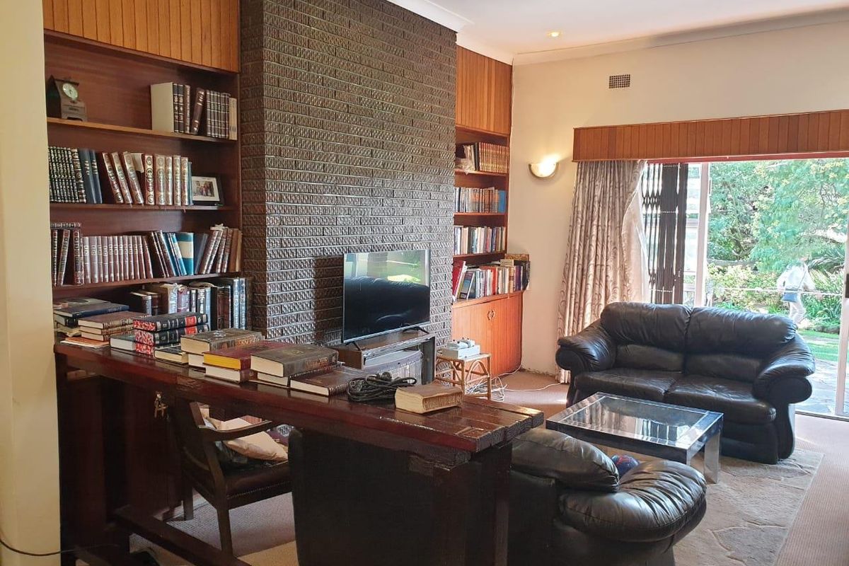 Spacious family home in secure Gated community. - Photo 4