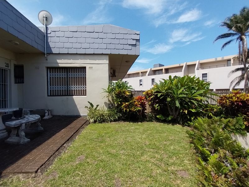 Ground Floor Gem in Secure Manaba Complex – Just Steps from the Beach! - Photo 2