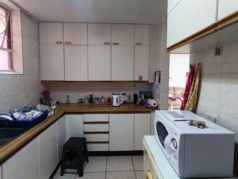 Charming 2 Bedroom Apartment with Scenic Mountain Views in Wonderboom South - Photo 4