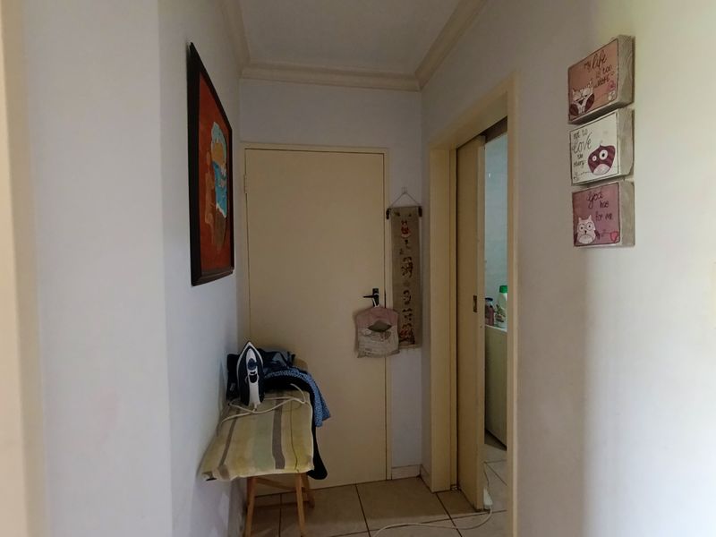 Charming 2 Bedroom Apartment with Scenic Mountain Views in Wonderboom South - Photo 9